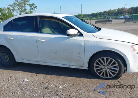 2011 Volkswagen Jetta 2.5L Sel z USA, uszkodzony, nr VIN 3VWLX7AJ4BM400388